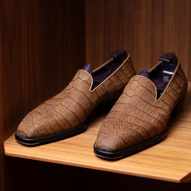 Unbelievable feeling of HCP Aligator NubuckCome to explore more about luxury leather#art #artist #artist #bespoke #acmeshoemaker #acme #customshoes #menshoes #marvel #mensfashion #modern #maketoorder #maketomeasure #men (2)