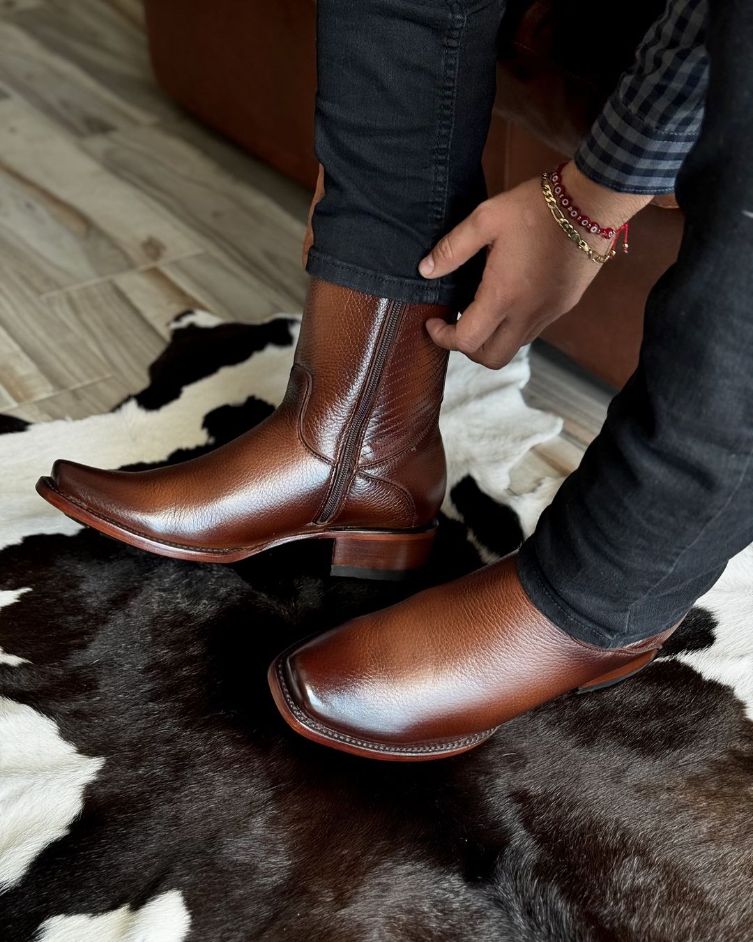 Botas de gala en piel de venado original con zíper y suela antiderrapante para mayor comodidad  #dallas #dallascowboys #dallastexas #forthworth #corpuschristi #photo #viral #tendencia #boots #wester #style (1)