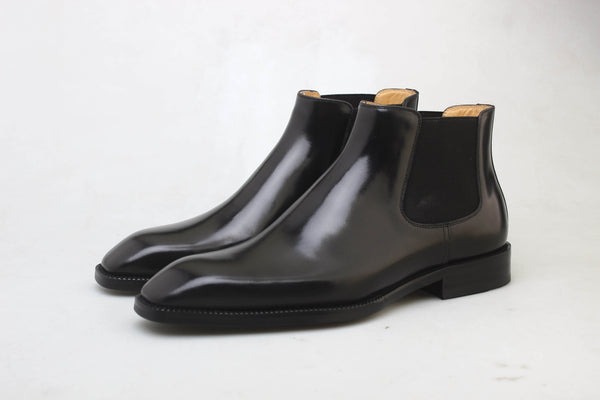 BlackLeatherChelseaBoots_3_-min