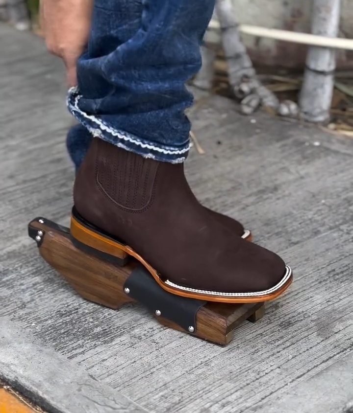 delranchoboots_AQMHSDxYkHapd8xv15cZWad2cwjX3Sb9tc5inXklIqoSHhjjSUiAA_ljXbhpMVSWl-fN9gV0DxdmTLRKFeXWNh2_pW5j--WjsE8prQo-2_副本