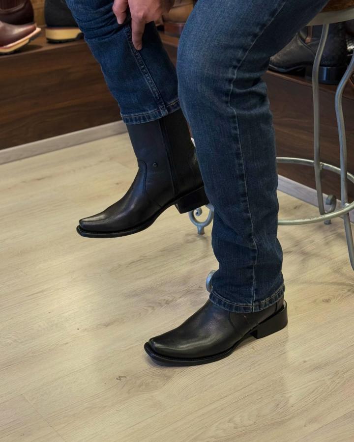 almeida_bootsoficial_1738080291_3555597647236098788_52220402971