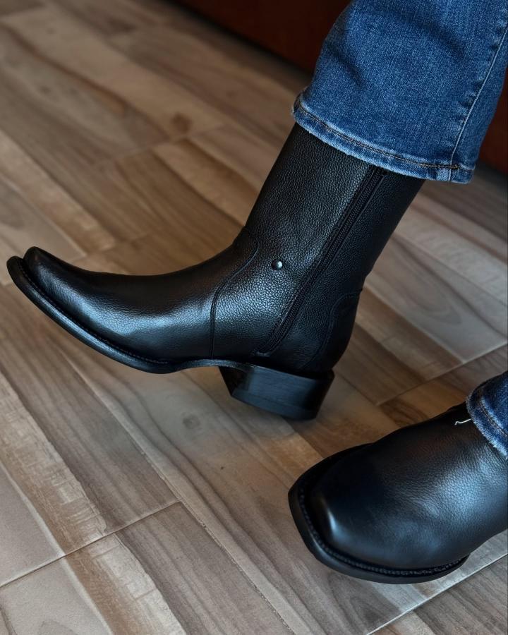 almeida_bootsoficial_1738982014_3563161850390173645_52220402971