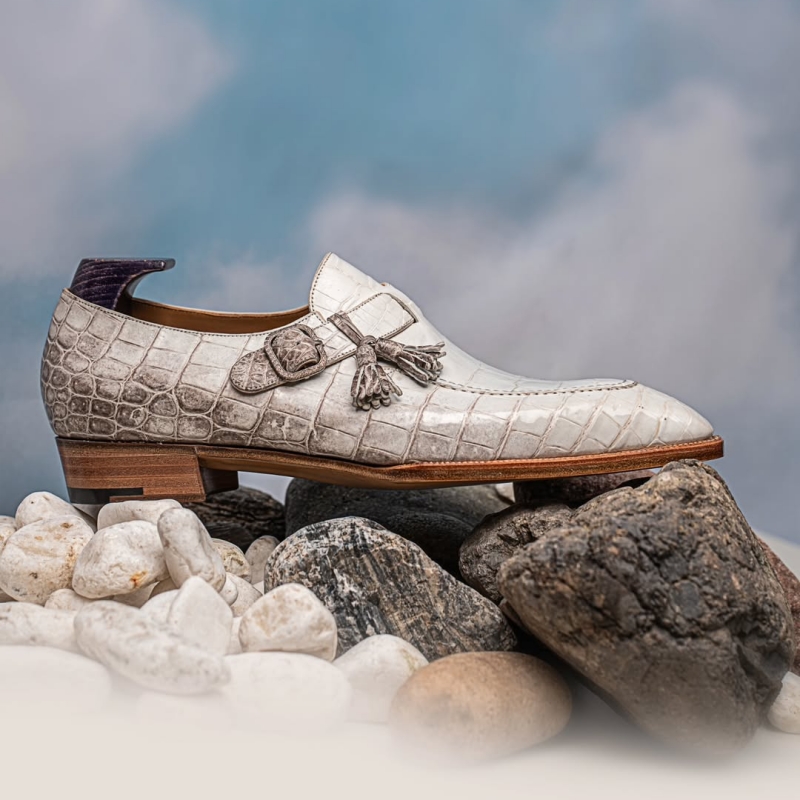 Inspired by the Himalayan snow mountains in 'The Secret Life of Walter Mitty', this style is crafted using HCP Himalayan leather