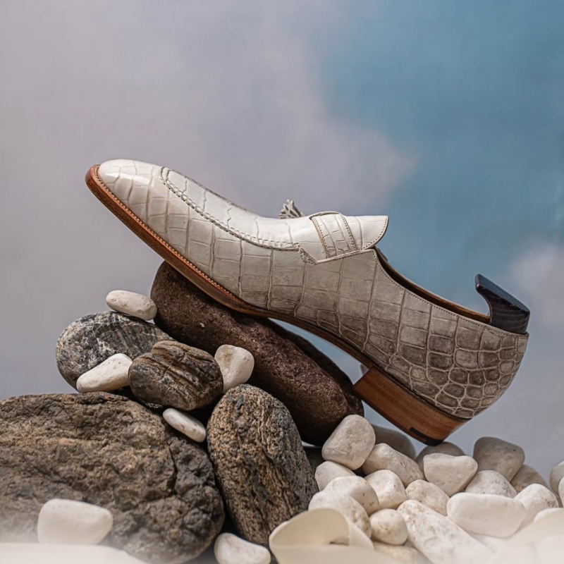 Inspired by the Himalayan snow mountains in 'The Secret Life of Walter Mitty', this style is crafted using HCP Himalayan leather