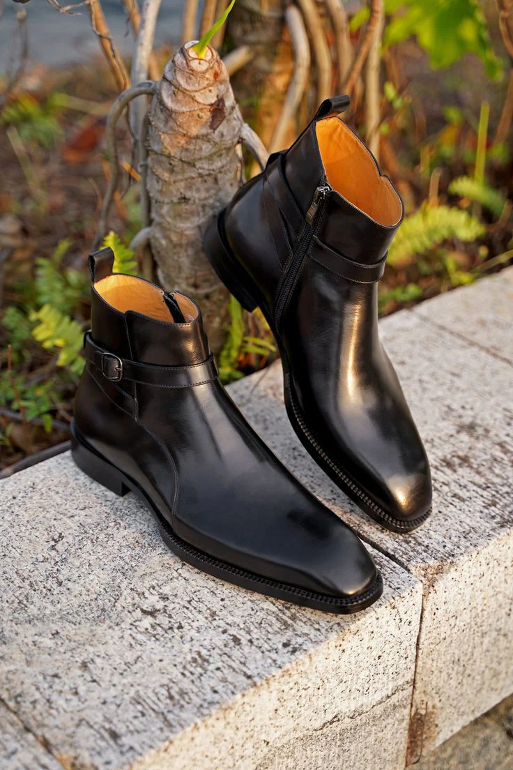 Experience Comfort_ Leather Chelsea Boots for Men with Sturdy Sole Support