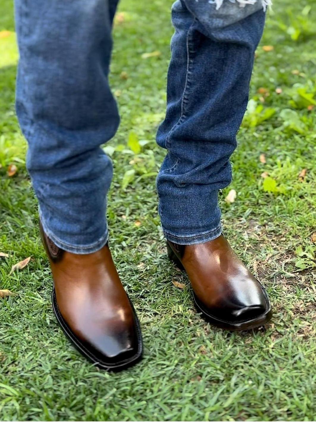 laraboots4x4_7476937167122582802-1