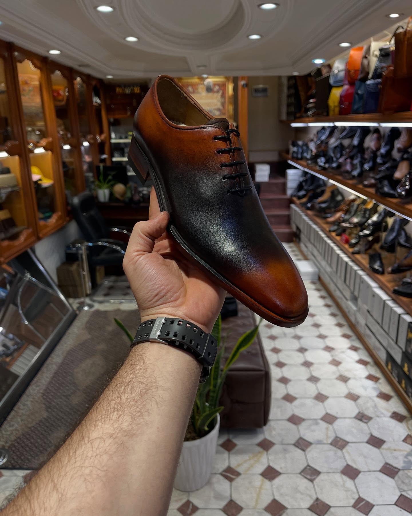 pasargadleather_1744133284_3606373835322952817_1330617863