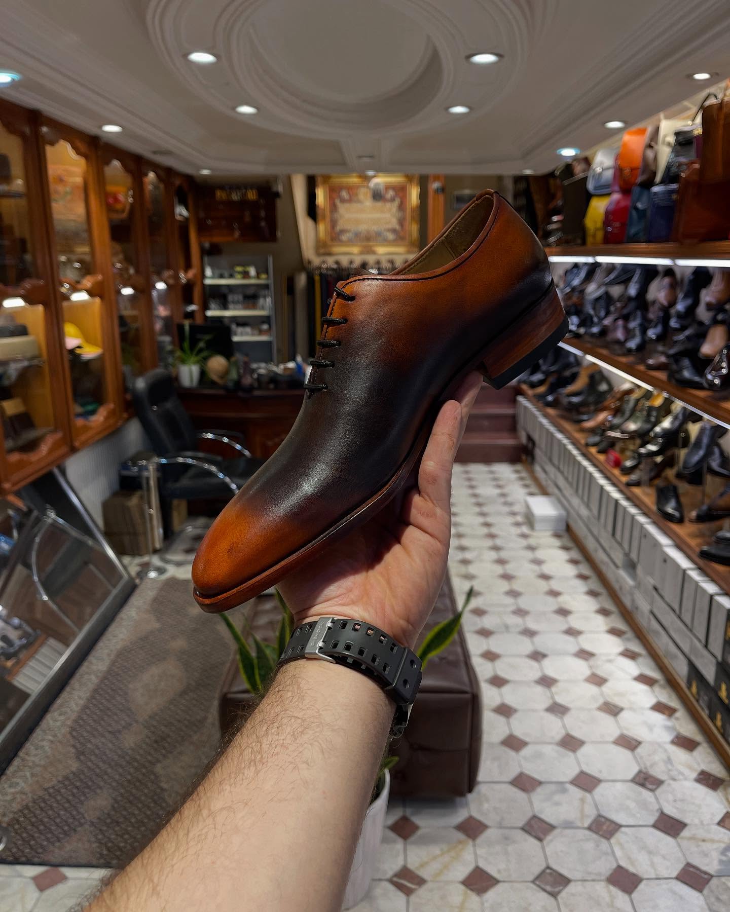 pasargadleather_1744133284_3606373835323098233_1330617863