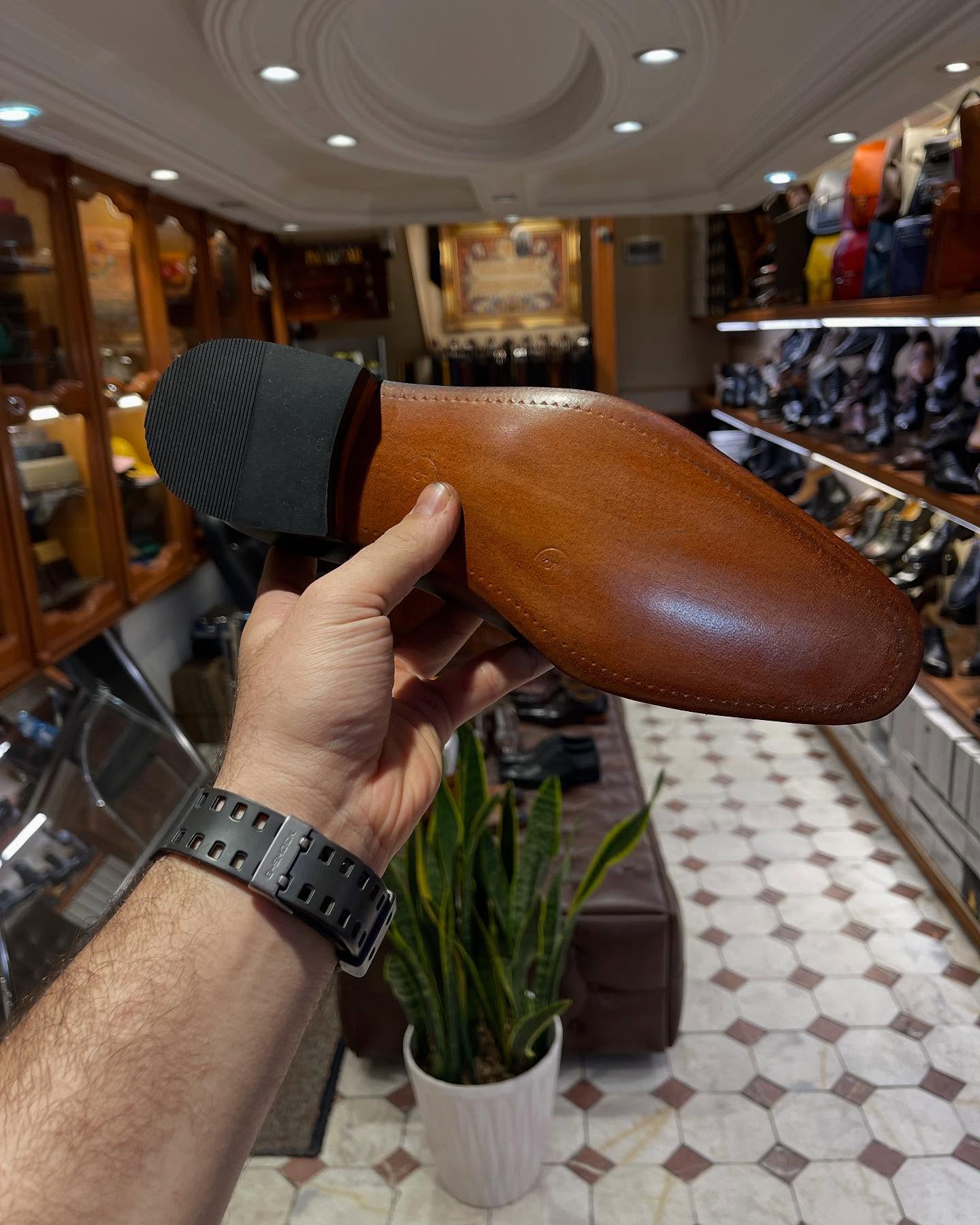 pasargadleather_1744133284_3606373835566439097_1330617863
