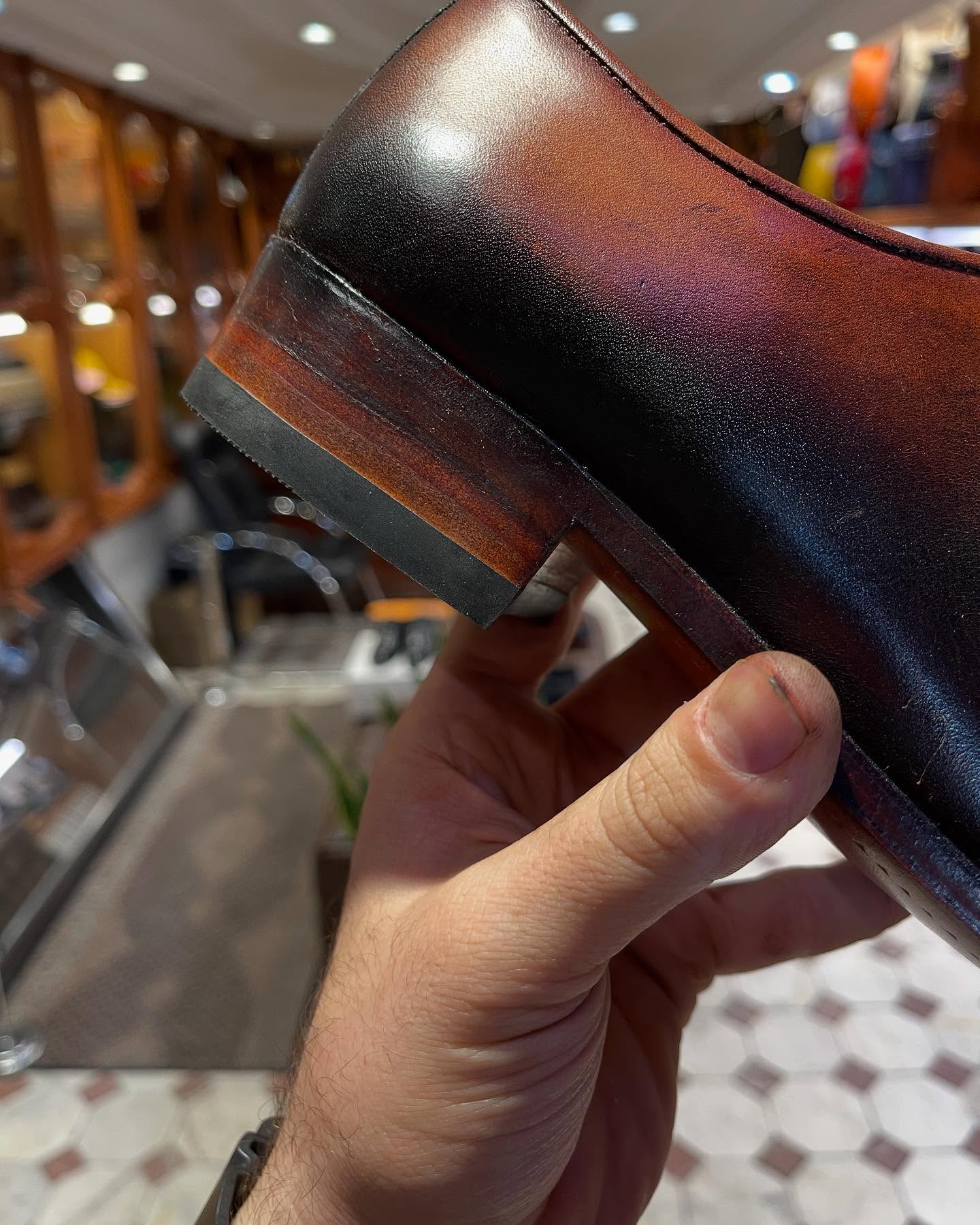 pasargadleather_1744133284_3606373835306259282_1330617863