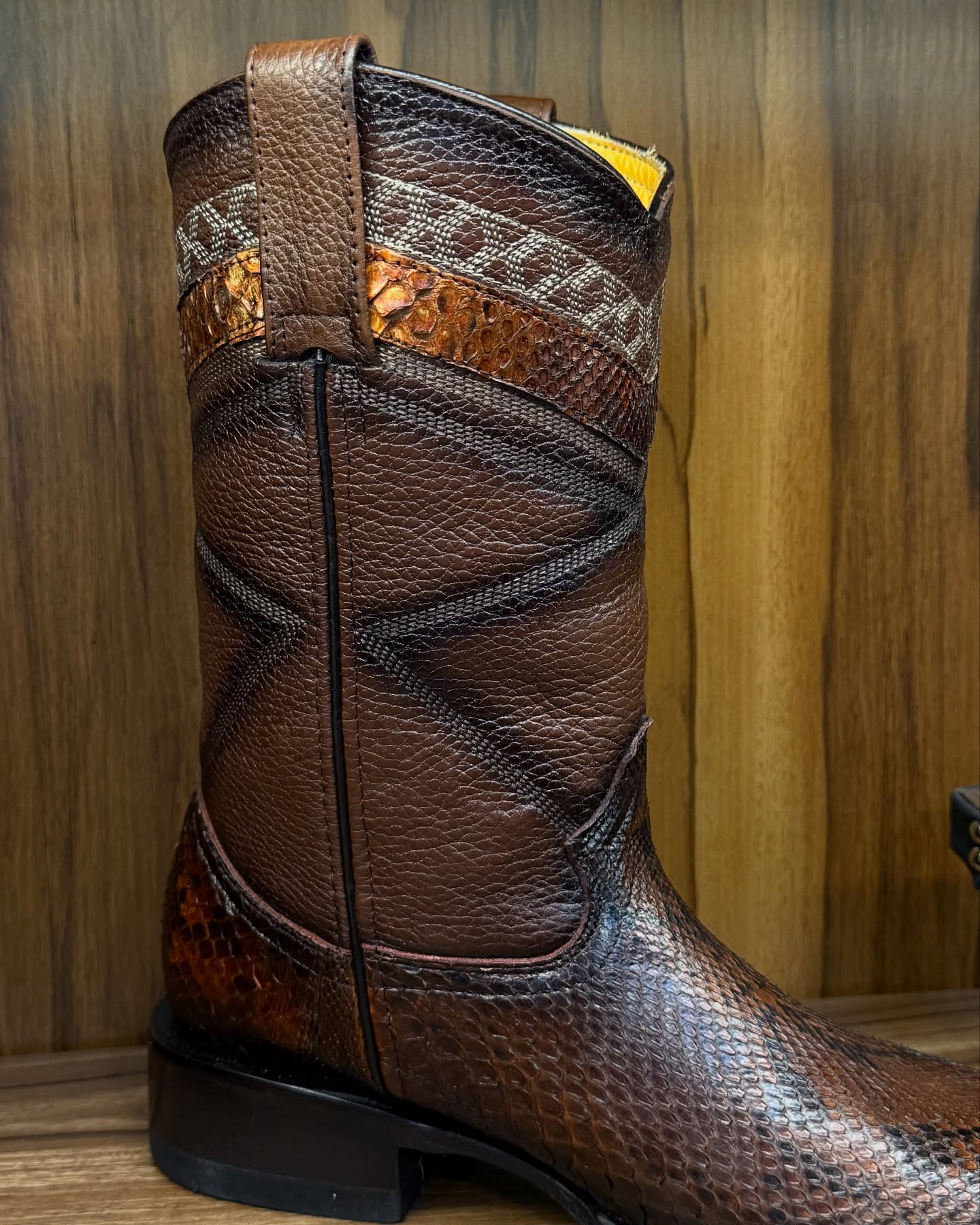 elmexicanoboots1996_1744233078_3607210969009719088_32026054116
