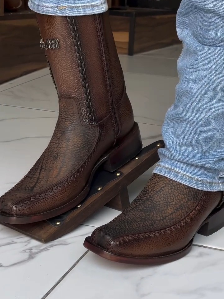 2025-06-18-DLBP7GNA5bQ-0_副本