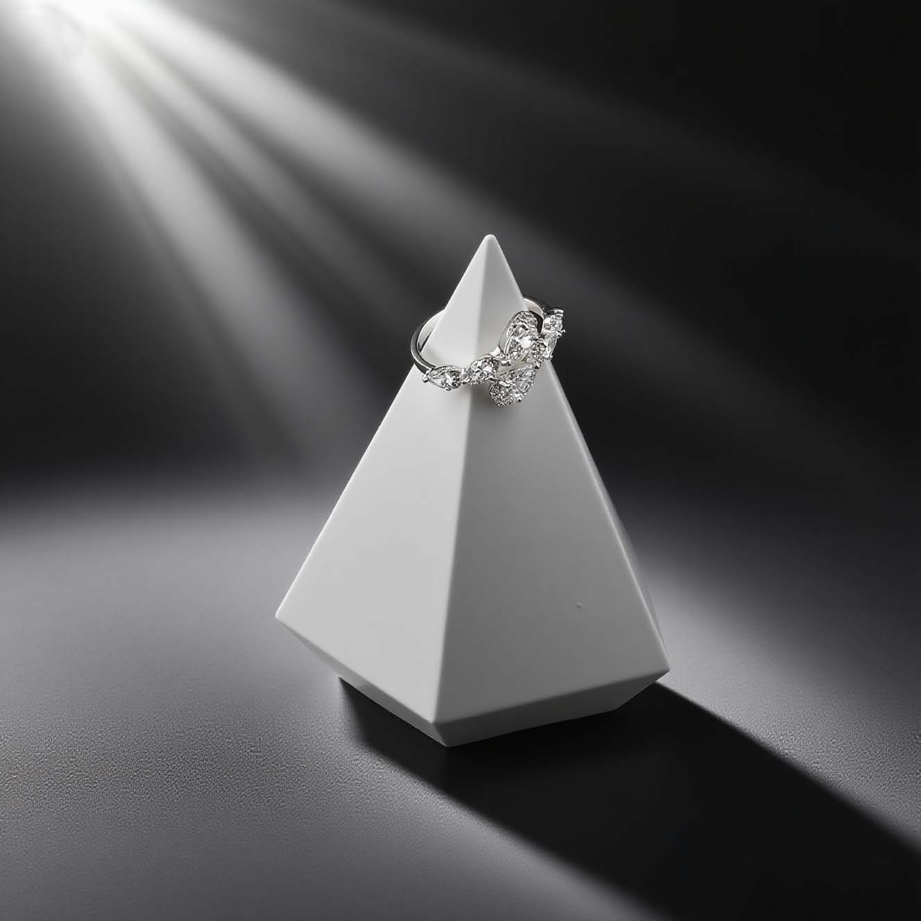 jimeng-2025-09-01-1873-生成一张高级感十足的产品封面图,画面中的戒指款式保持不变,着重突出光影效果,让戒