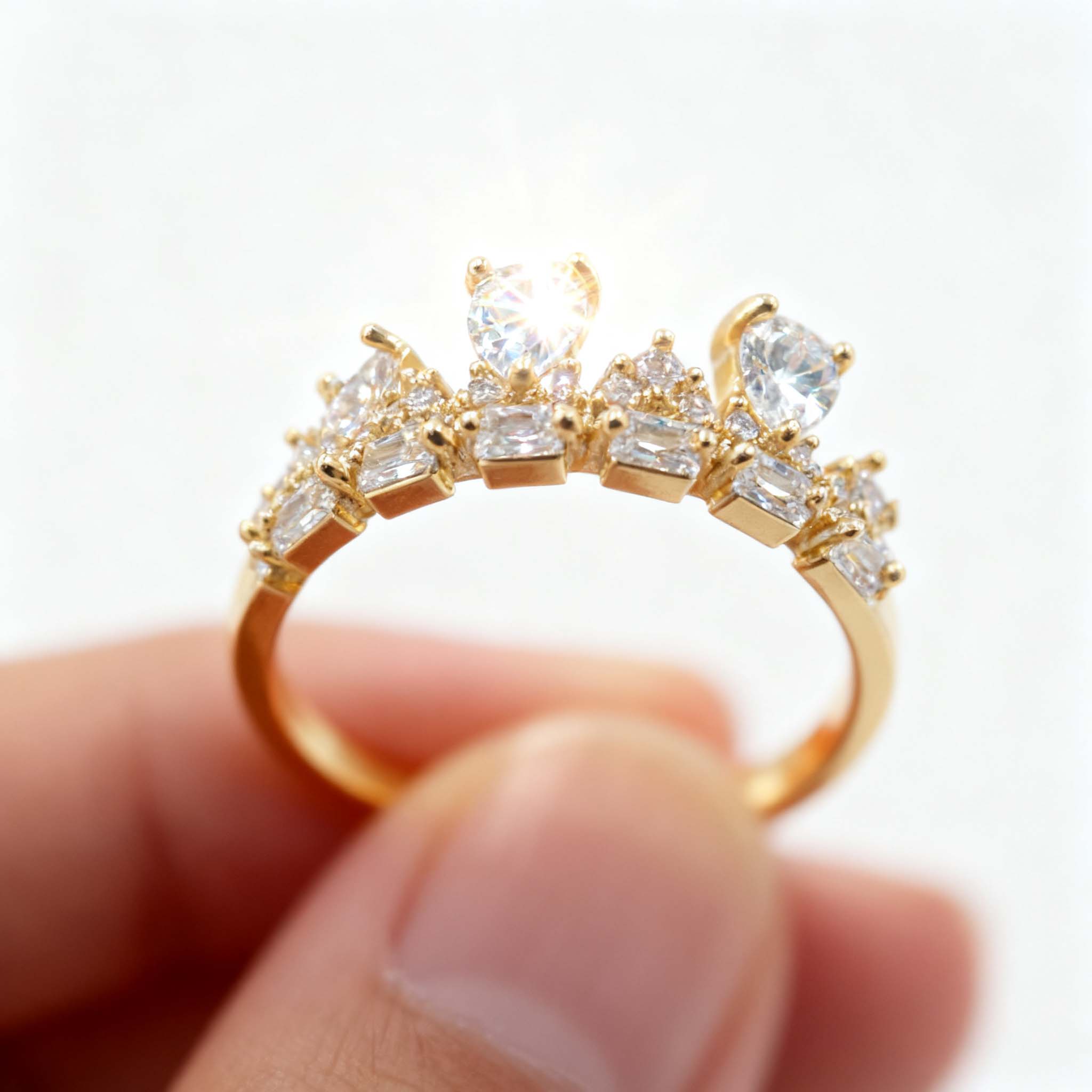 jimeng-2025-09-09-5485-生成一张极具高级感的产品封面图,画面中的所有款式保持不变,不要改动物体,重点突出