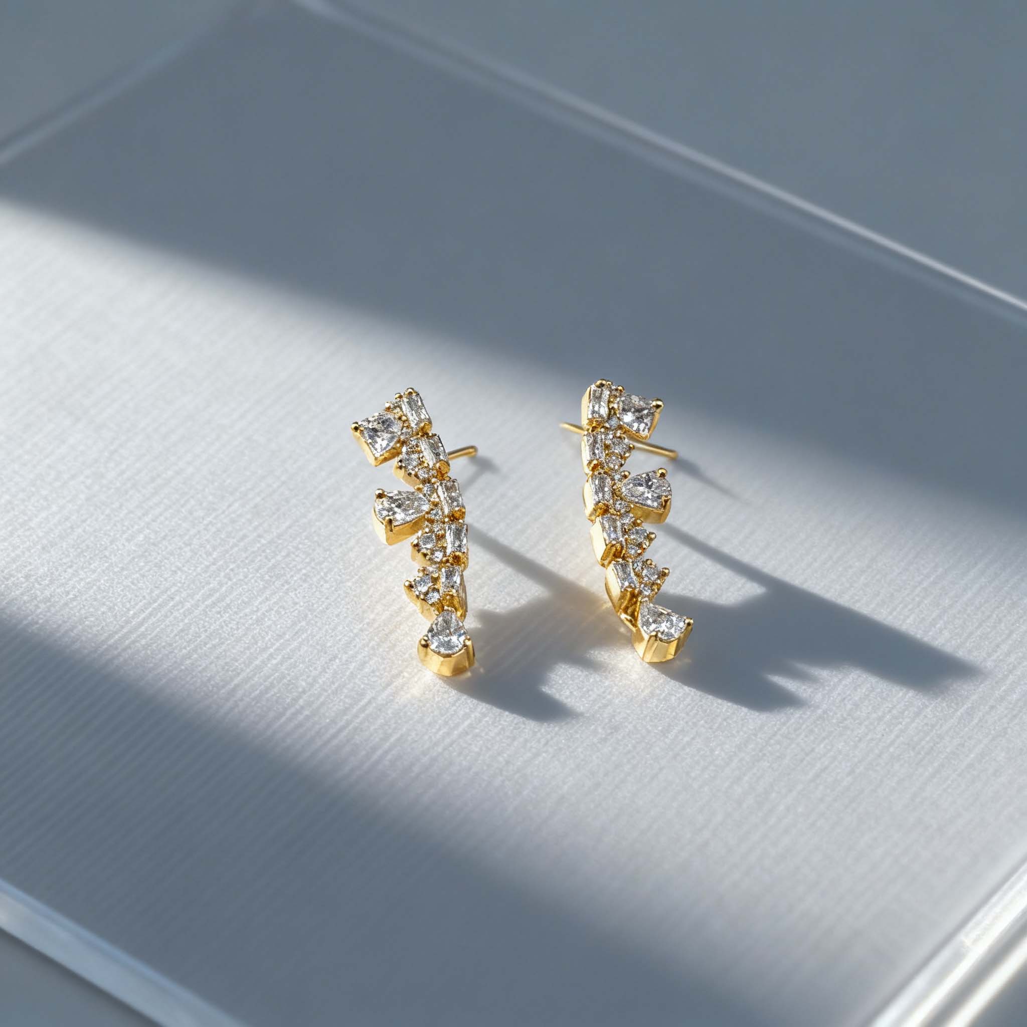 jimeng-2025-09-09-9983-生成一张极具高级感的产品封面图,画面中的所有款式保持不变,不要改动物体,重点突出