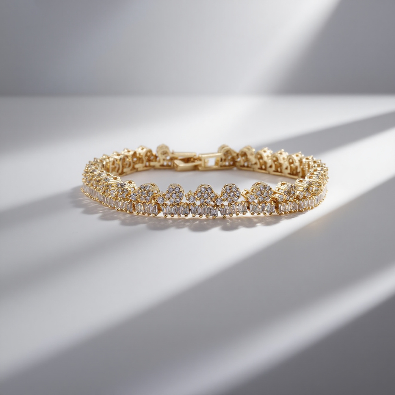 jimeng-2025-09-09-1108-生成一张极具高级感的产品封面白底图,画面中的所有款式保持不变,不要改动物体,重点