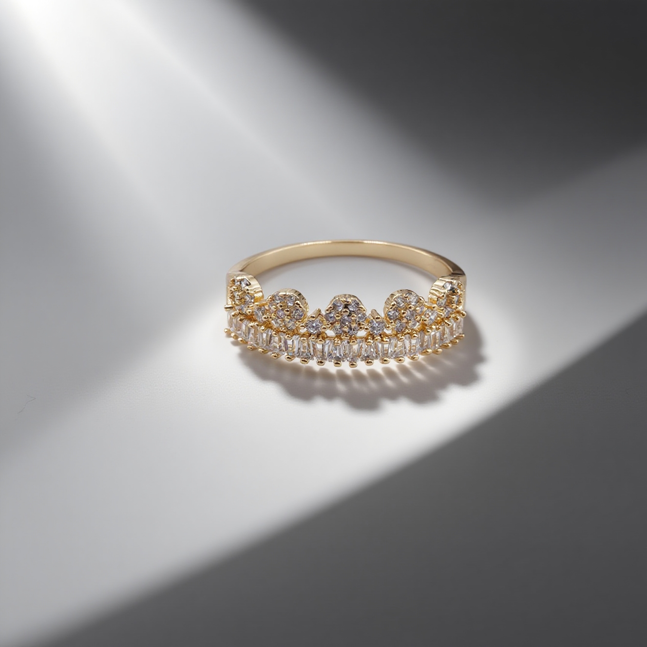 jimeng-2025-09-09-8523-生成一张极具高级感的产品封面白底图,画面中的所有款式保持不变,不要改动物体,重点