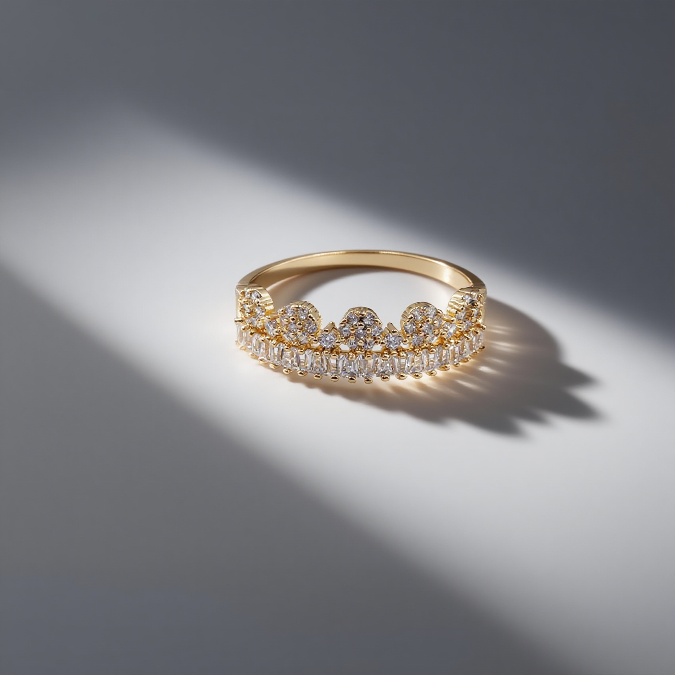 jimeng-2025-09-09-8684-生成一张极具高级感的产品封面白底图,画面中的所有款式保持不变,不要改动物体,重点