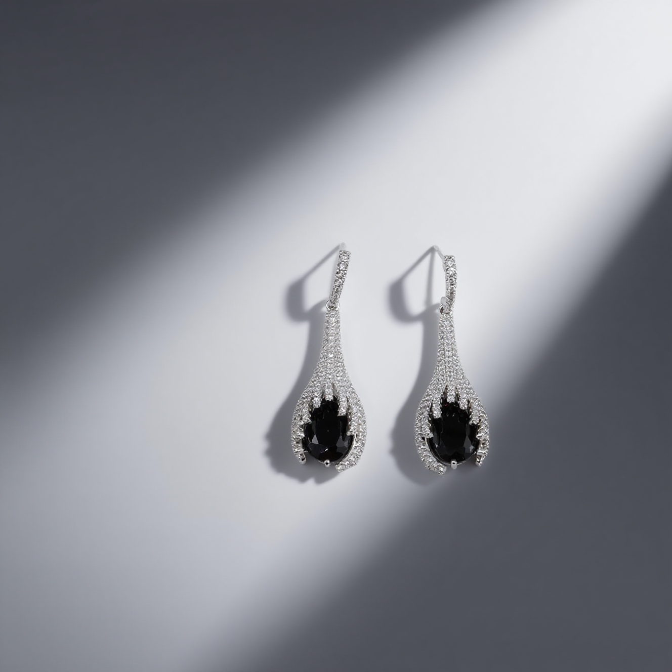 jimeng-2025-09-09-4057-生成一张极具高级感的产品封面白底图,画面中的所有款式保持不变,不要改动物体,重点