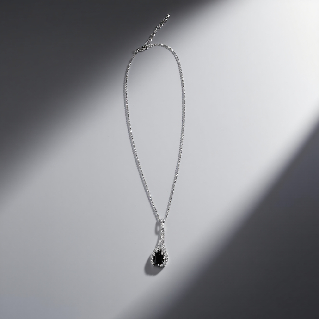 jimeng-2025-09-09-6303-生成一张极具高级感的产品封面白底图,画面中的所有款式保持不变,不要改动物体,重点