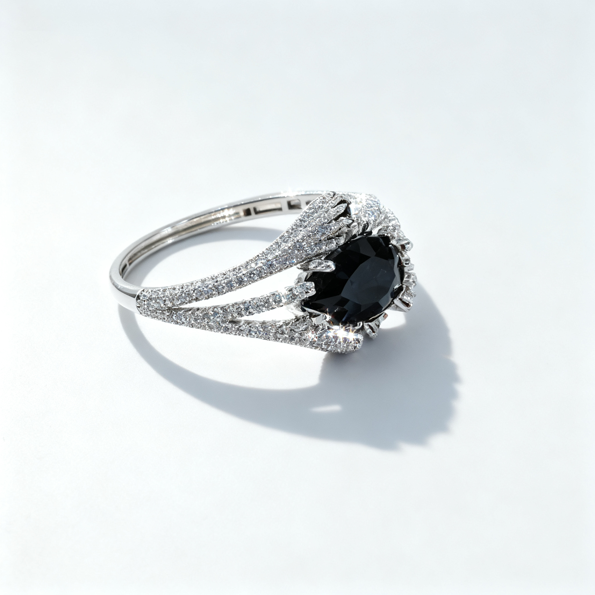 jimeng-2025-09-09-2987-生成一张极具高级感的产品封面白底图,画面中的所有款式保持不变,不要改动物体,重点