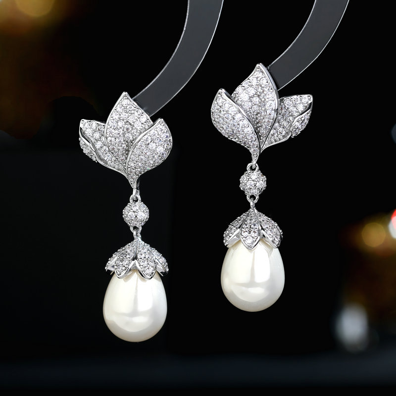 Exquisito pendiente colgante de cristal de circón perla con forma de cola de pez 50x19 mm - Imagen 7 de 9