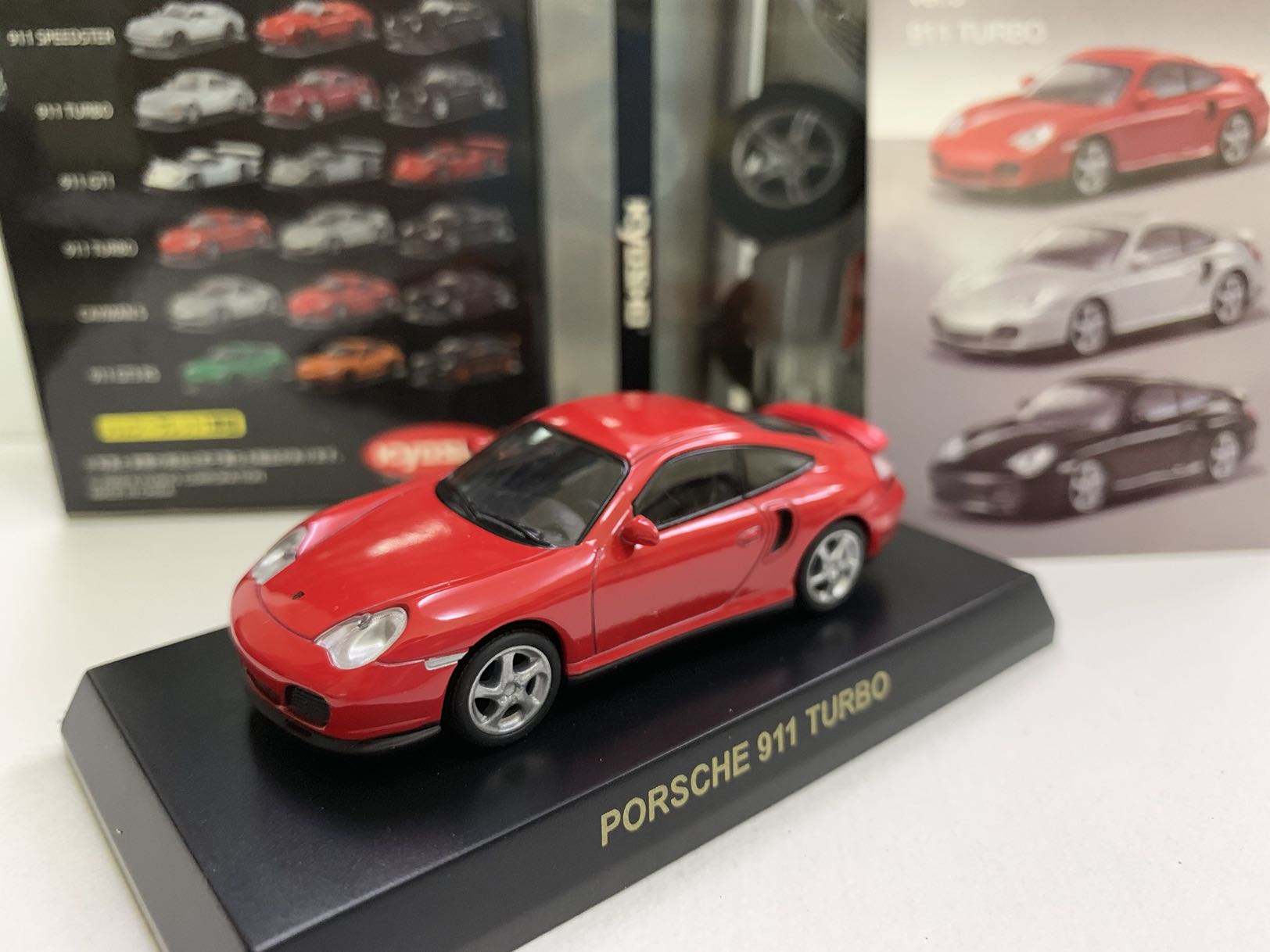京商 1/64 ポルシェ 911 ターボ (930) レッド 京商1:64ポルシェ911ターボ930金属シミュレーションコレクション