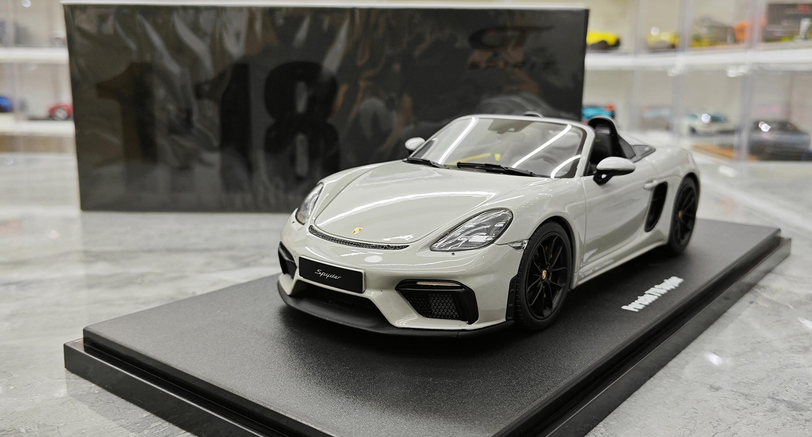 GT Spirit 1:18 Porsche 718 Spyder Cabrio Roadster modello pressofuso metallo auto - Foto 16 di 16