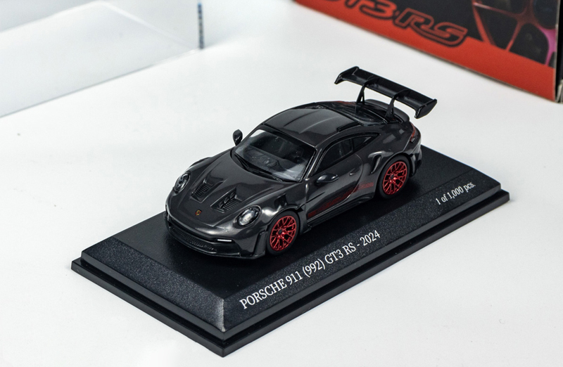 MINICHAMPS 1:64 Porsche 911 (992) GT3 RS 2024 Sportwagen Modell Auto Sammlung - Bild 2 von 41