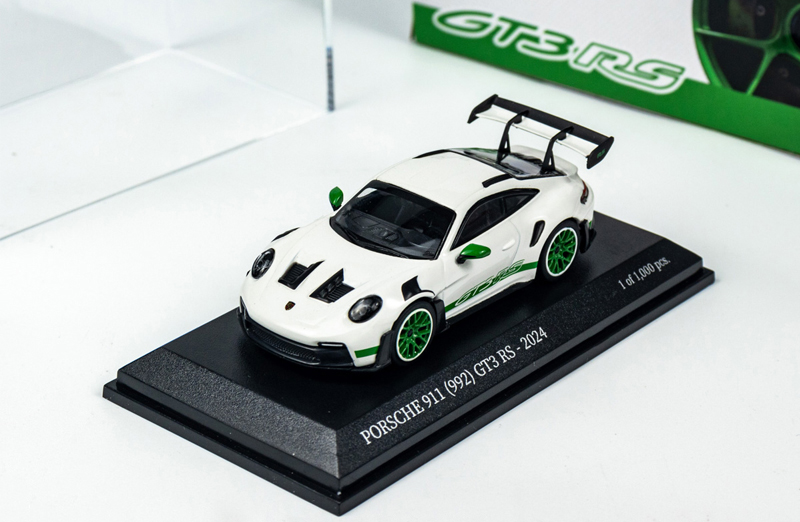 MINICHAMPS 1:64 Porsche 911 (992) GT3 RS 2024 Sportwagen Modell Auto Sammlung - Bild 26 von 41