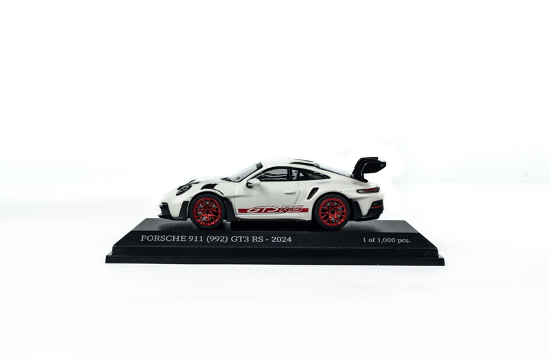MINICHAMPS 1:64 Porsche 911 (992) GT3 RS 2024 Sportwagen Modell Auto Sammlung - Bild 24 von 41