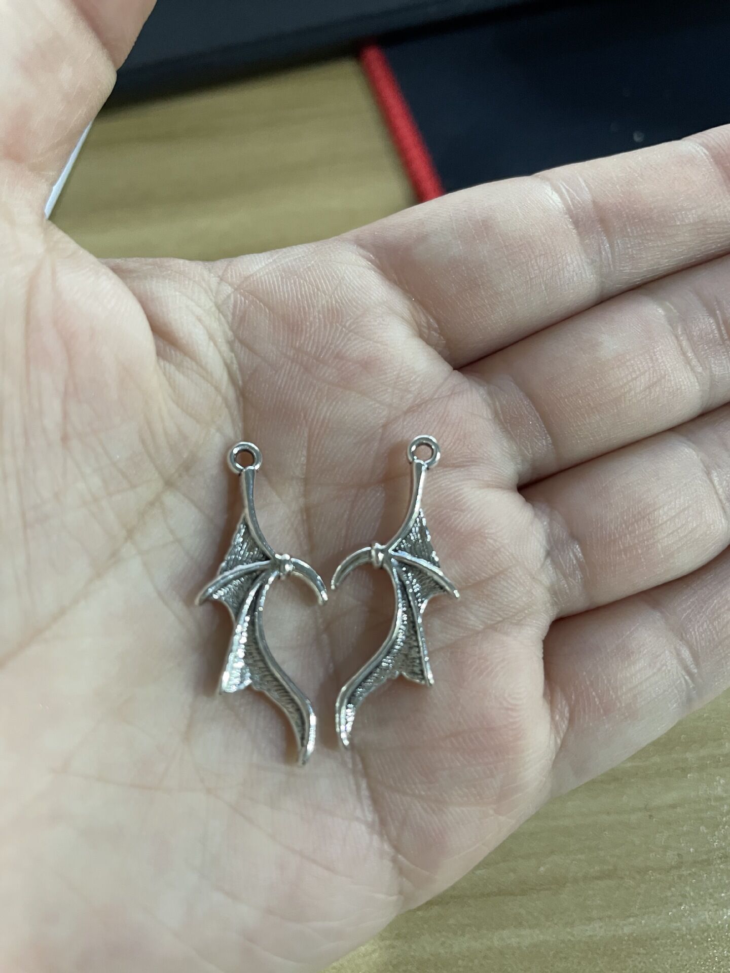 80 Pcs Gun black Tibetan Silver Wing Charms Pendant 31x12MM DIY Making C15759 - Picture 6 of 6
