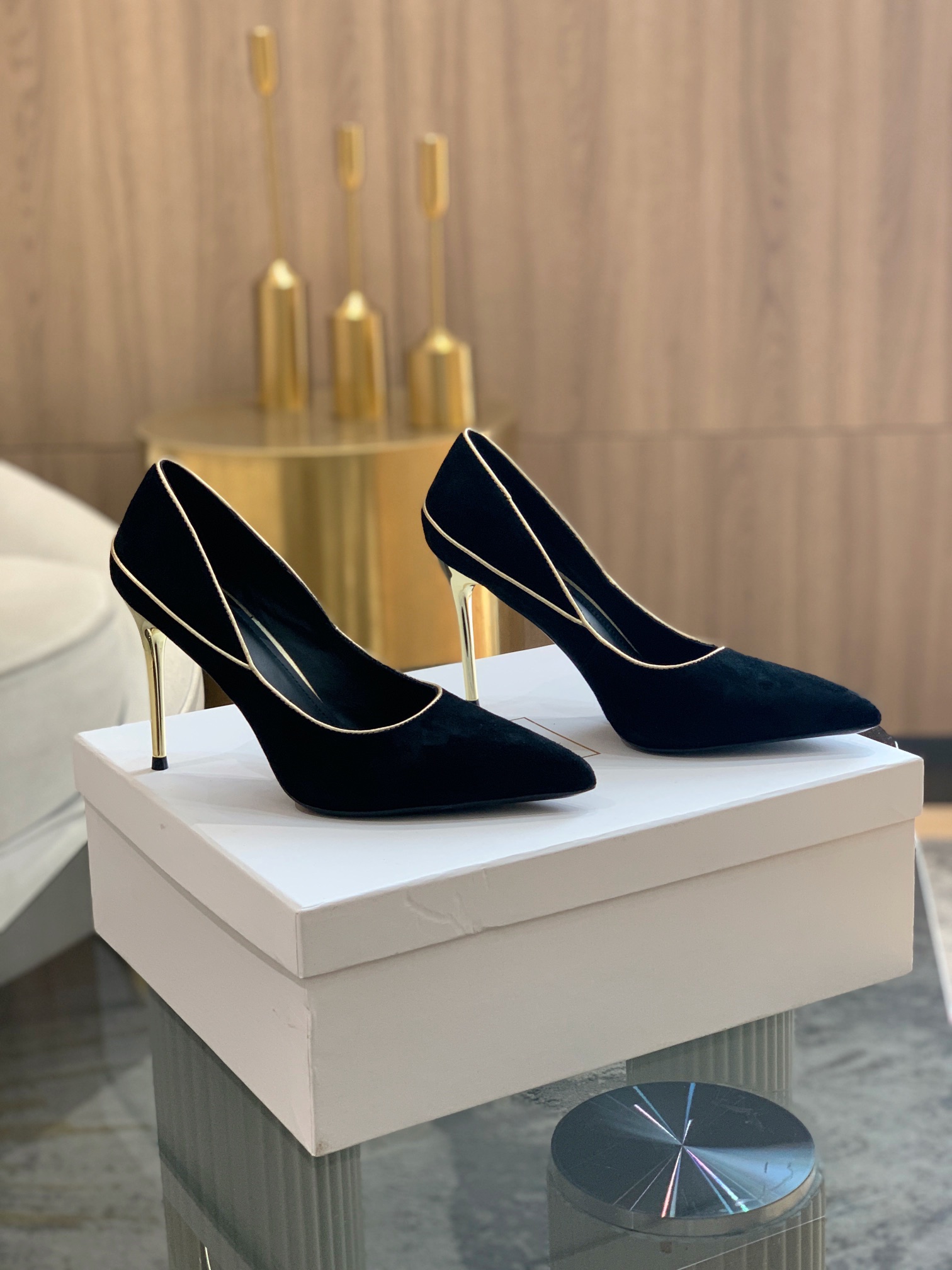 Laufsteg farblich passende High Heels Schuhe spitz Stiletto Einzelschuhe Mode - Bild 14 von 16