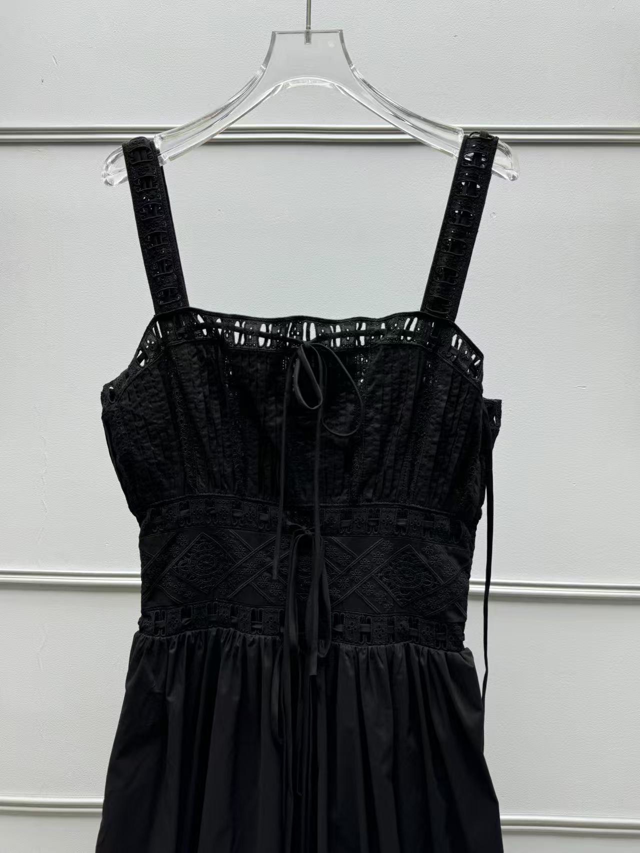 Vestido de encaje calado con tirantes Christy Dawn - Imagen 27 de 35