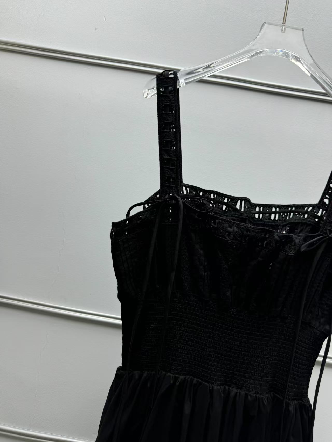 Vestido de encaje calado con tirantes Christy Dawn - Imagen 32 de 35
