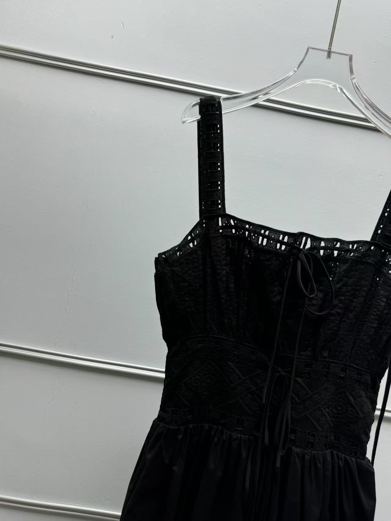 Vestido de encaje calado con tirantes Christy Dawn - Imagen 33 de 35