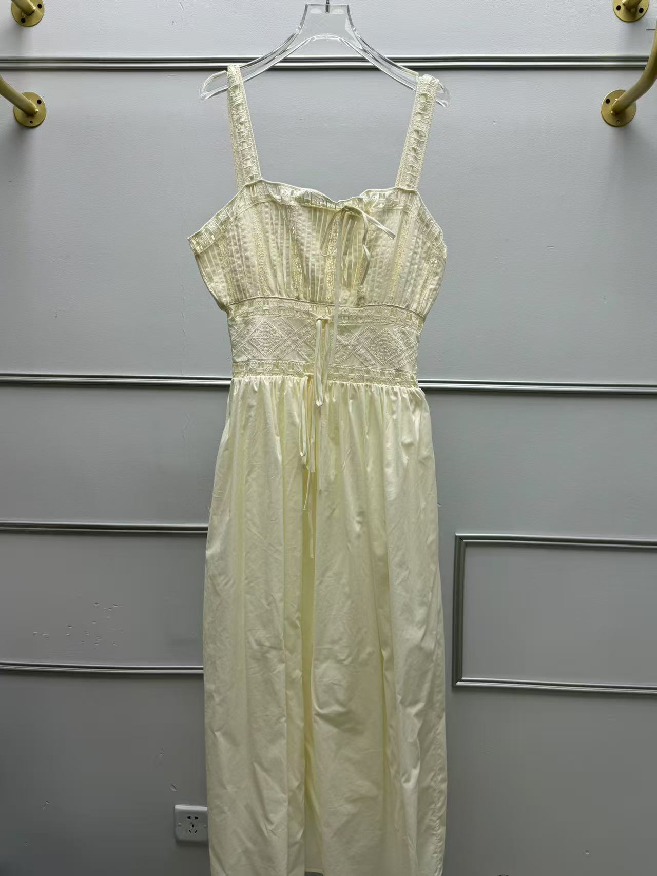 Vestido de encaje calado con tirantes Christy Dawn - Imagen 25 de 35