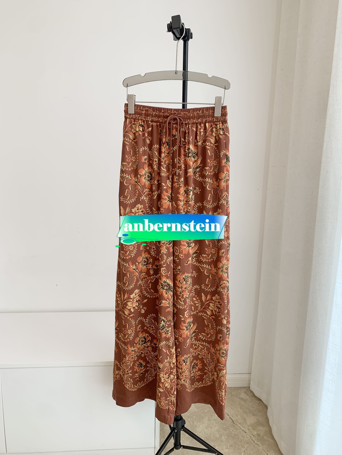 Alemais Seraphine bedrucktes Kurzarm Hemd + Hosenanzug Ramie Kaffee Kleid - Bild 27 von 43