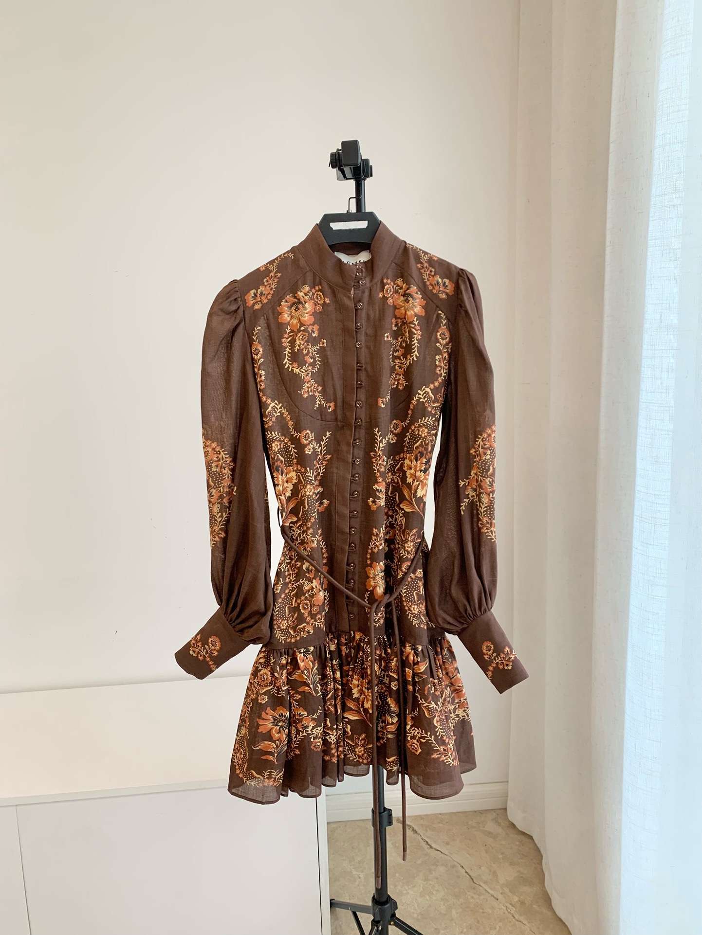 Alemais Seraphine bedrucktes Kurzarm Hemd + Hosenanzug Ramie Kaffee Kleid - Bild 35 von 43