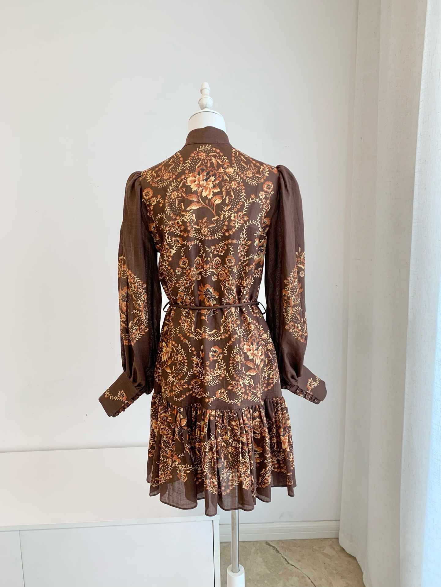 Alemais Seraphine bedrucktes Kurzarm Hemd + Hosenanzug Ramie Kaffee Kleid - Bild 39 von 43