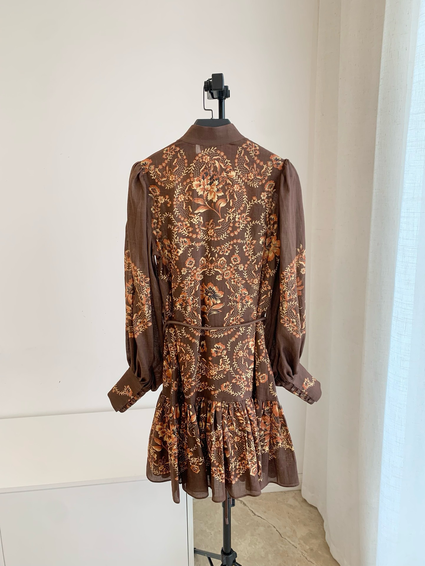 Alemais Seraphine bedrucktes Kurzarm Hemd + Hosenanzug Ramie Kaffee Kleid - Bild 42 von 43