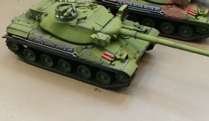 1/72 Scale Green France Amx-30 Main Battle Tank Finished Model - Picture 6 of 7