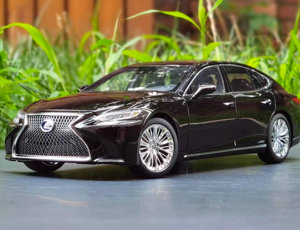 AUTOART 1: 18 Lexus LS500h Black and White Car Model Collection - Picture 9 of 10