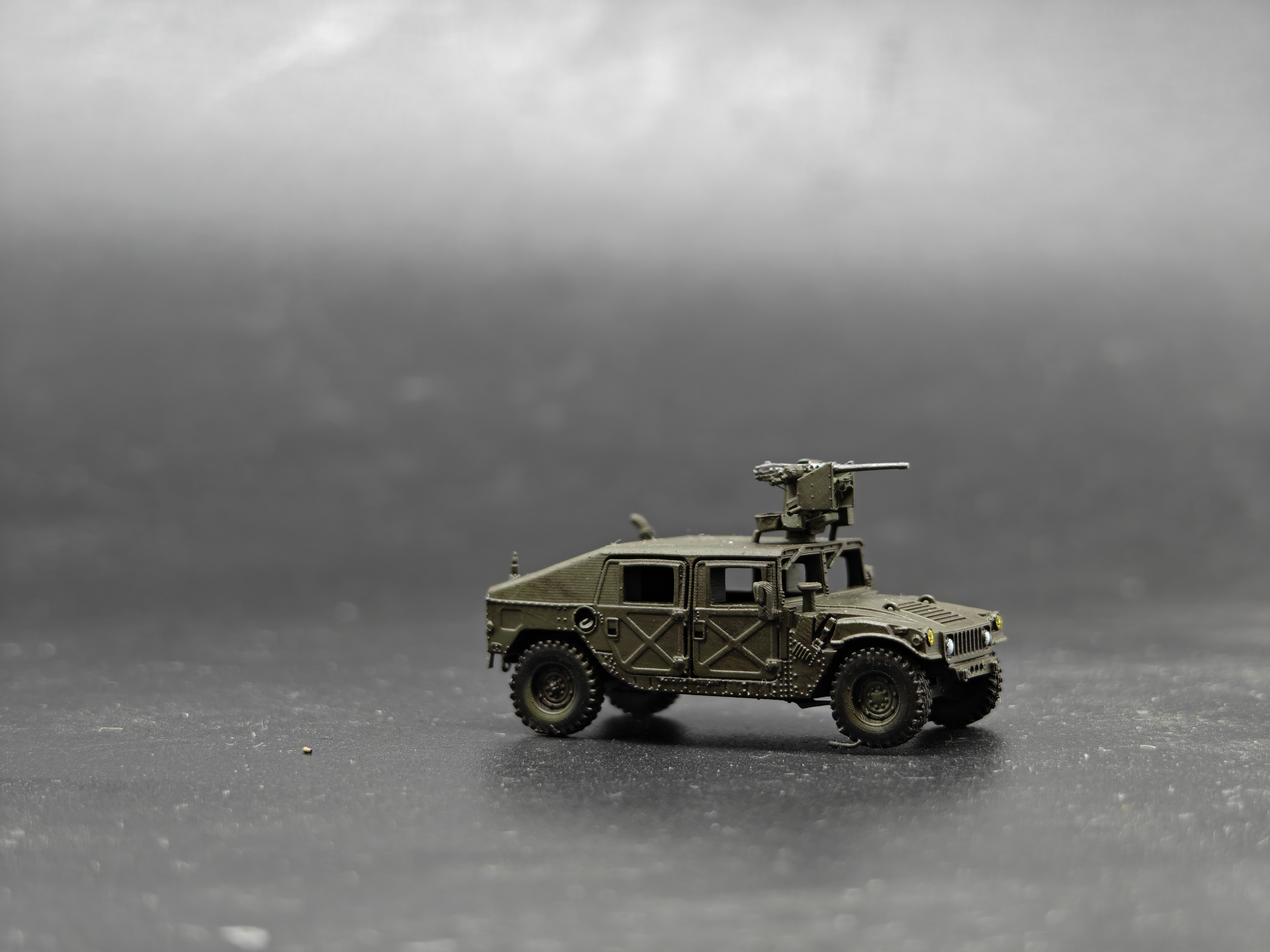 Modelo de vehículo con ruedas multiusos de alta movilidad Humvee 1/144 USHMMWV - Imagen 18 de 27