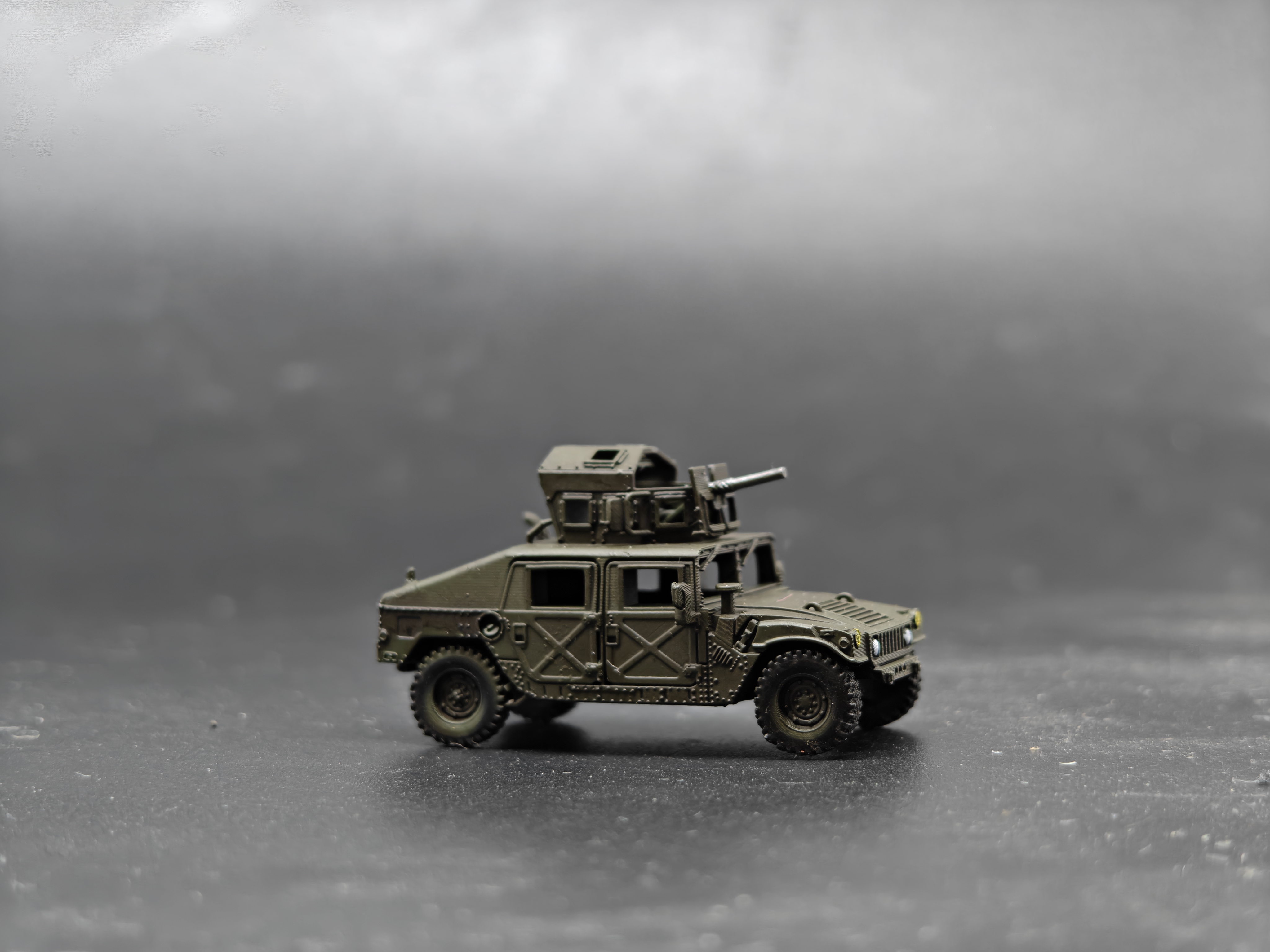 Modelo de vehículo con ruedas multiusos de alta movilidad Humvee 1/144 USHMMWV - Imagen 21 de 27
