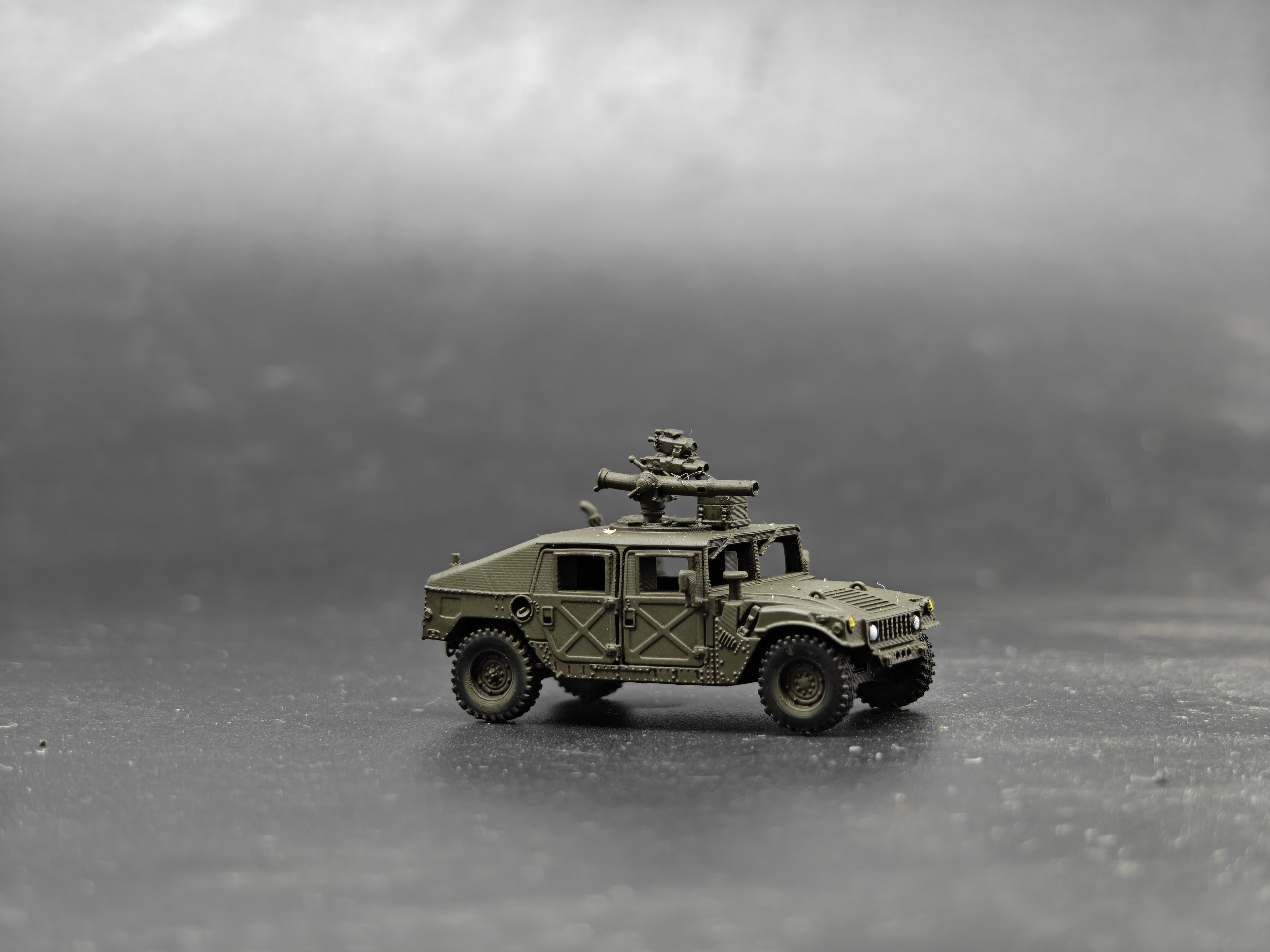 Modelo de vehículo con ruedas multiusos de alta movilidad Humvee 1/144 USHMMWV - Imagen 20 de 27