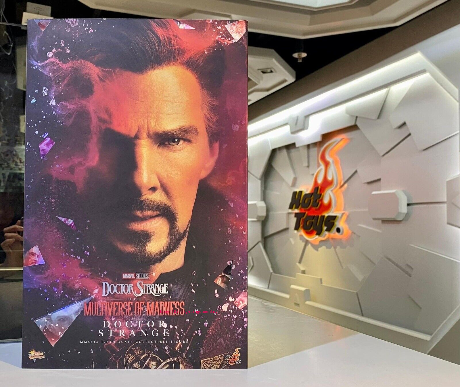 Hot Toys MMS645 DOCTOR STRANGE IN THE MULTIVERSE OF MADNESS 1/6