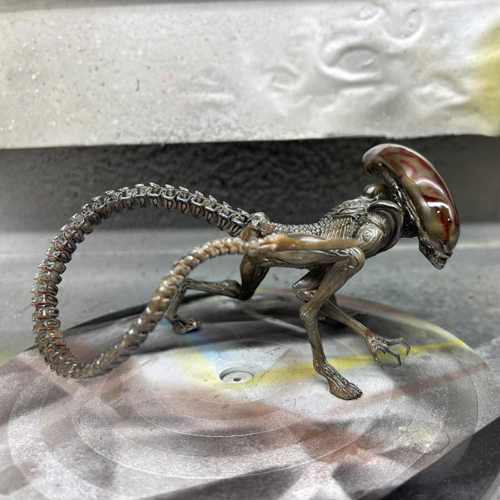 DIY Alien Dog Alien Xenomorph Statue Figure Painted Model Display
