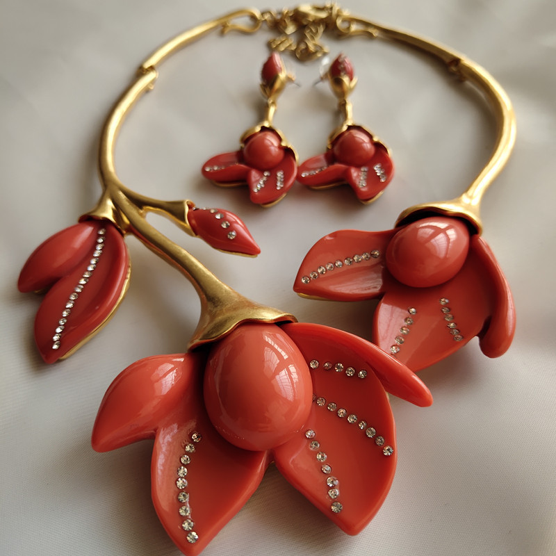 Collier Ras Du Cou Oscar De La Renta – Cristaux Rouges Et Roses – Style Rétro